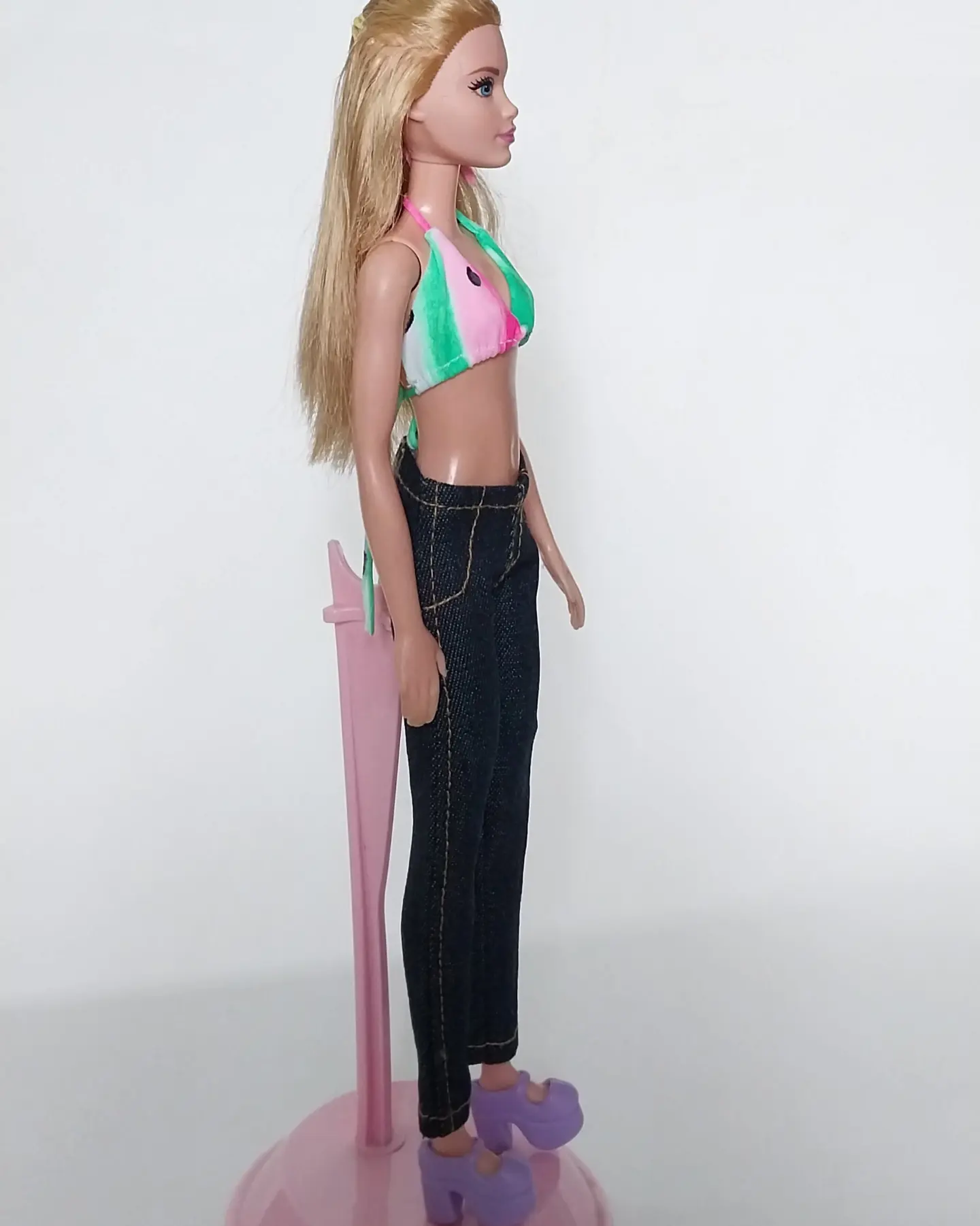 ตุ๊กตาบาร์บี้ หน้าสวย** แขนหลวม มีรอยเปื้อนโปรดดูทุกภาพ, รุ่นขาแข็งโค้งงอไม่ได้ Mattel Indonesia 2015