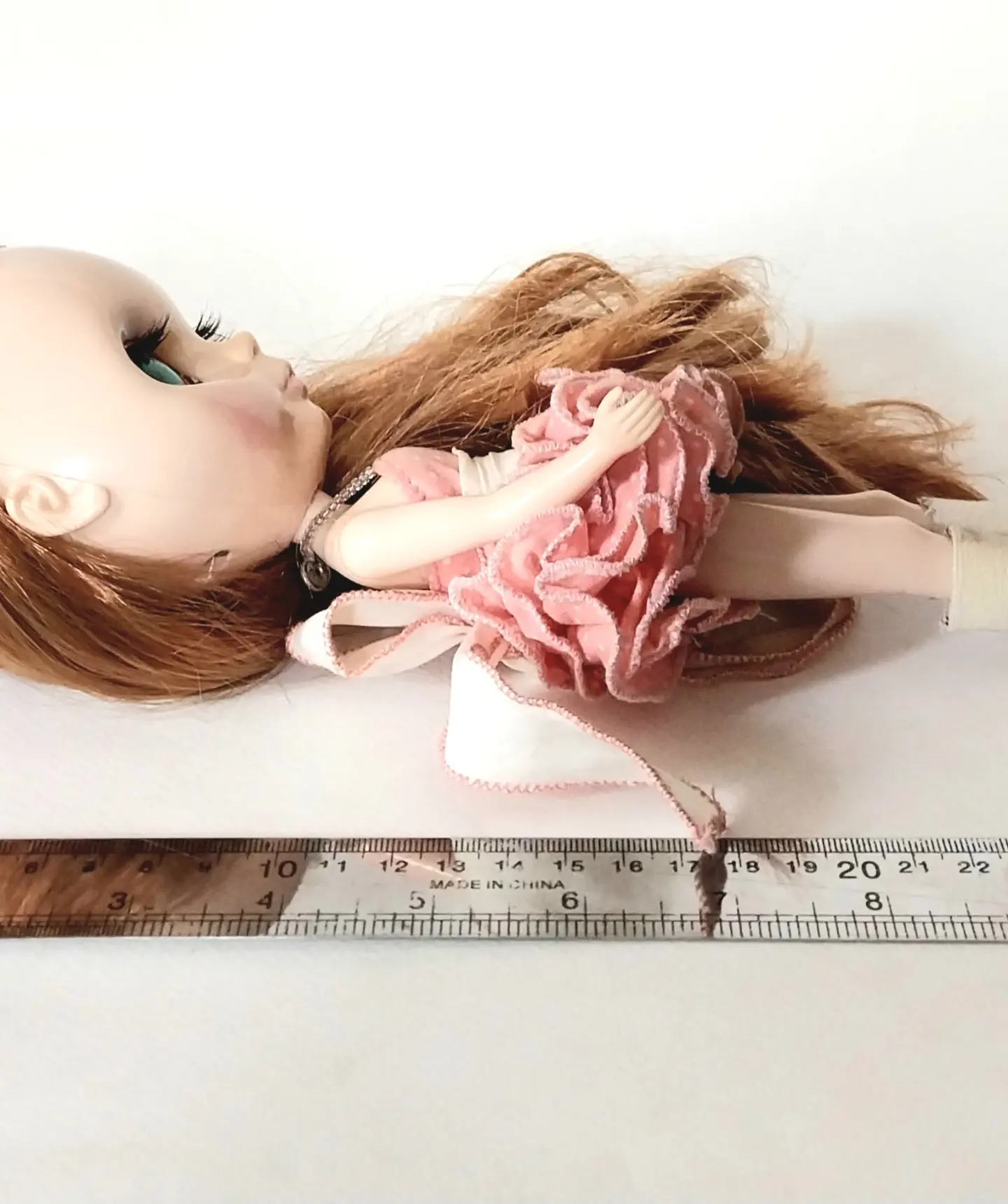 มีหลายภาพ ไม่รวมฐาน,ตุ๊กตาบลายธ์ Hasbro Tomy China 2006 รองเท้าบู๊ธผ้า ลายหลุดหมดแล้ว ไม่มีพื้นร้องเท้า ราคา 1,800 .- ส่ง 40.-