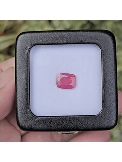 พลอย ทับทิม สยาม Siam Ruby sapphire 3.96 กะรัต (Cts.) พร้อมใบเซอร์ 2 ใบ (With 2 Certificate) พลอยแท้ อัญมณีมงคลประจําวันเกิด เครื่องประดับพลอย