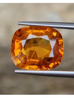 พลอย บุษราคัม Yellow Sapphire 9.18 กะรัต (Cts.) พร้อมใบเซอร์ พลอยแท้ อัญมณีมงคลประจําวันเกิด เครื่องประดับพลอย