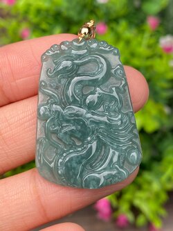 หยก พม่า แท้ จี้หยก (Burmese jadeite) แกะสลักมังกร 44.17 กะรัต (Cts.) หยกแท้ อัญมณีมงคลประจําวันเกิด เครื่องประดับหยก