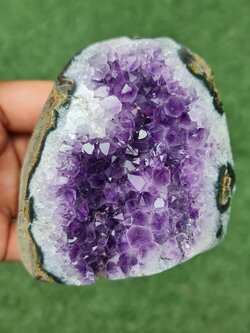 ก้อน ผลึก อเมทิส จีโอด Amethyst Geode 356 กรัม (grams.) พลอยแท้ อัญมณีมงคลประจําวันเกิด เครื่องประดับพลอย
