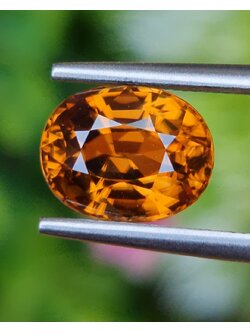 พลอย เพทาย (Zircon) 4.02 กะรัต (Cts.) ดิบ (Unheated) พลอยแท้ อัญมณีมงคลประจําวันเกิด เครื่องประดับพลอย