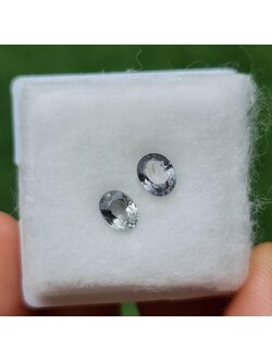 พลอย สปิเนล พม่า Spinel Myanmar 0.90 กะรัต (Cts.) 2 เม็ด พลอยแท้ อัญมณีมงคลประจําวันเกิด เครื่องประดับพลอย