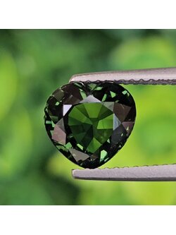 พลอย กรีน ทัวร์มารีน (Green Tourmaline) 2.28 กะรัต (Cts.) อัญมณีมงคลประจําวันเกิด เครื่องประดับพลอย