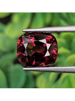 พลอย สปิเนล (Spinel) 2.27 กะรัต (Cts.) ดิบ (Unheated) พลอยแท้ อัญมณีมงคลประจําวันเกิด เครื่องประดับพลอย