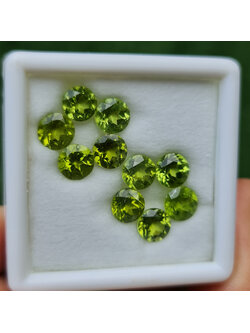 พลอย เพอริดอต Peridot 9.61 กะรัต (Cts.) 10 เม็ด (pcs.) พลอยแท้ อัญมณีมงคลประจําวันเกิด เครื่องประดับพลอย