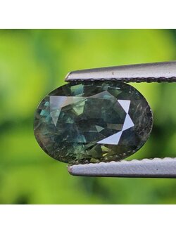 พลอย เขียวส่อง Green Sapphire 2.82 กะรัต (Cts.) พลอยแท้ อัญมณีมงคลประจําวันเกิด เครื่องประดับพลอย