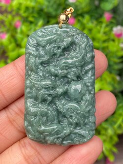 หยก พม่า แท้ จี้หยก (Burmese jadeite) แกะสลักมังกร 180.66 กะรัต (Cts.) หยกแท้ อัญมณีมงคลประจําวันเกิด เครื่องประดับหยก
