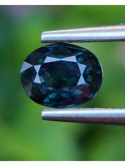 พลอย เขียวส่อง Green Sapphire ดิบ Unheated 1.06 กะรัต (Cts.) พลอยแท้ อัญมณีมงคลประจําวันเกิด เครื่องประดับพลอย