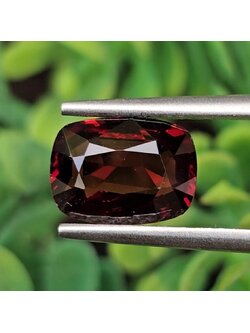 พลอย สปิเนล (Spinel) 1.74 กะรัต (Cts.) ดิบ (Unheated) พลอยแท้ อัญมณีมงคลประจําวันเกิด เครื่องประดับพลอย