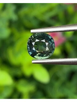 พลอย แซปไฟร์สีน้ำเงินอมเขียว Teal Sapphire 1.01 กะรัต (Cts.) ดิบ Unheated พร้อมใบเซอร์ พลอยแท้ อัญมณีมงคลประจําวันเกิด เครื่องประดับพลอย