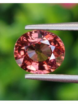 พลอย เพทาย Natural Zircon 2.46 กะรัต (Cts.) พลอยแท้ อัญมณีมงคลประจําวันเกิด เครื่องประดับพลอย