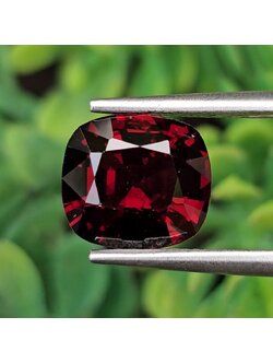 พลอย สปิเนล (Spinel) 2.41 กะรัต (Cts.) ดิบ (Unheated) พลอยแท้ อัญมณีมงคลประจําวันเกิด เครื่องประดับพลอย