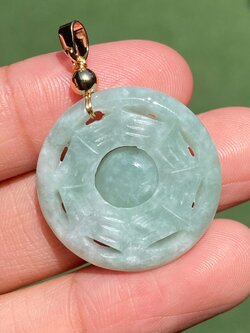 หยก พม่า แท้ จี้หยก (Burmese jadeite) แกะสลักกระจกแปดทิศ 28.26 กะรัต (Cts.) หยกแท้ อัญมณีมงคลประจําวันเกิด เครื่องประดับหยก