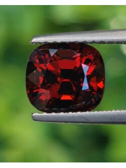 พลอย สปิเนล (Spinel) 2.36 กะรัต (Cts.) ดิบ (Unheated) พร้อมใบเซอร์ (With Certificate) พลอยแท้ อัญมณีมงคลประจําวันเกิด เครื่องประดับพลอย