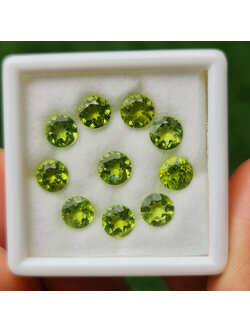 พลอย เพอริดอต Peridot 8.85 กะรัต (Cts.) 10 เม็ด (pcs.) พลอยแท้ อัญมณีมงคลประจําวันเกิด เครื่องประดับพลอย