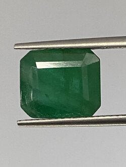 พลอย มรกต Natural Emerald แซมเบีย 4.59 กะรัต (Cts.) พร้อมใบเซอร์ พลอยแท้ อัญมณีมงคลประจําวันเกิด เครื่องประดับพลอย