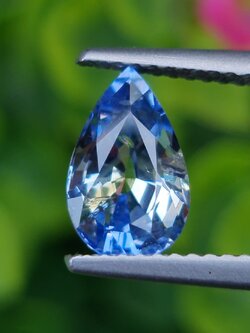 พลอย แซฟไฟร์ 2 สี Bi-Color Sapphire 2.017 กะรัต (Cts.) พร้อมใบเซอร์ พลอยแท้ อัญมณีมงคลประจําวันเกิด เครื่องประดับพลอย