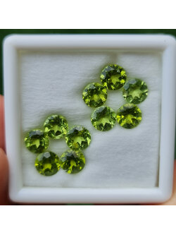 พลอย เพอริดอต Peridot 9.21 กะรัต (Cts.) 10 เม็ด (pcs.) พลอยแท้ อัญมณีมงคลประจําวันเกิด เครื่องประดับพลอย