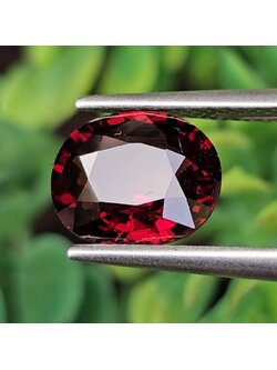 พลอย สปิเนล (Spinel) 1.94 กะรัต (Cts.) ดิบ (Unheated) พลอยแท้ อัญมณีมงคลประจําวันเกิด เครื่องประดับพลอย