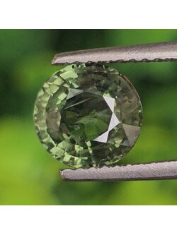 พลอย เขียวส่อง (Green Sapphire) 2.07 กะรัต (Cts.) พลอยแท้ อัญมณีมงคลประจําวันเกิด เครื่องประดับพลอย