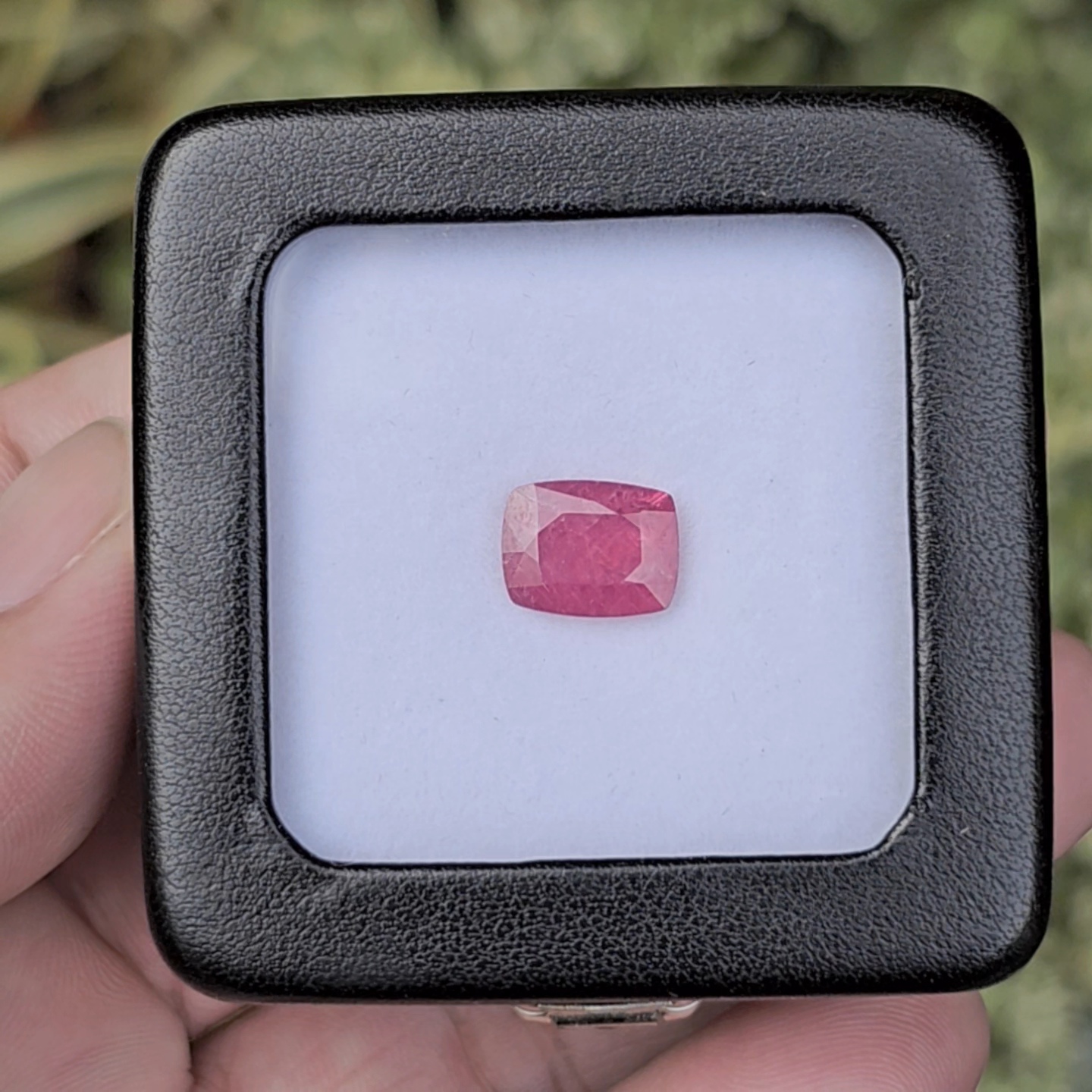 พลอย ทับทิม สยาม Siam Ruby sapphire 3.96 กะรัต (Cts.) พร้อมใบเซอร์ 2 ใบ (With 2 Certificate) พลอยแท้ อัญมณีมงคลประจําวันเกิด เครื่องประดับพลอย