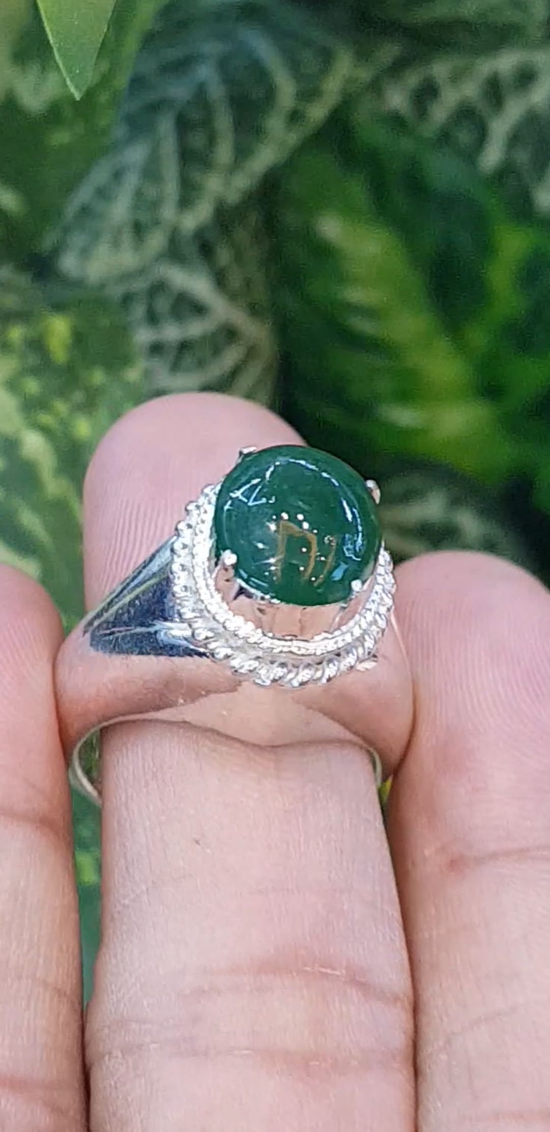 หยก พม่า แท้ Jade แหวนหยก 翡翠戒指 (Jadeite ring) 3.42 กะรัต (Cts.) (Size) 61 ดิบ ไม่ผ่านการปรับปรุง (Type A) พม่า (Myanmar)