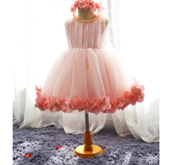 Pre - Order ชุดราตรีเด็ก สวย หรู สง่า สไตล์เจ้าหญิง สีชมพู ชั้นนอกแต่งด้วยผ้าตาข่ายนุ่ม กระโปรงเป็นชั้น ๆ มีซิป