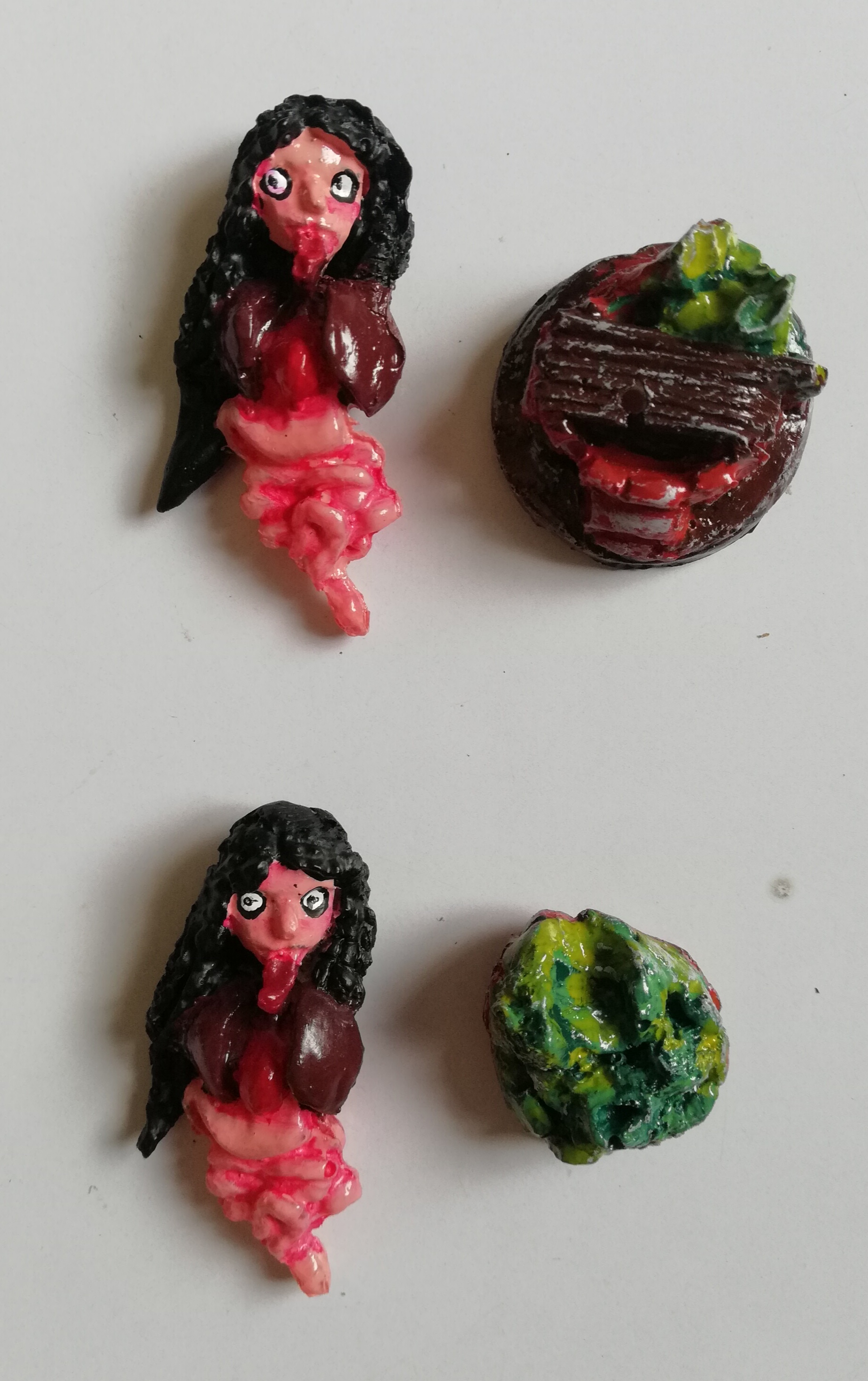 โมเดลผีกระสือ รุ่นทำสีพร้อมฐาน ส้วมหลุม และกองขยะ จำนวน 6 ตัว งานแฮนด์เมด Thailand handmade toy, ghost model, Krasue, full colored version with bases made from resin, hand painted