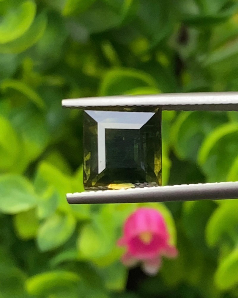 พลอย ไบ คัลเลอร์ แซฟไฟร์ 2 สี Bi-Color Sapphire 5.05 กะรัต (Cts.) พลอยแท้ อัญมณีมงคลประจําวันเกิด เครื่องประดับพลอย