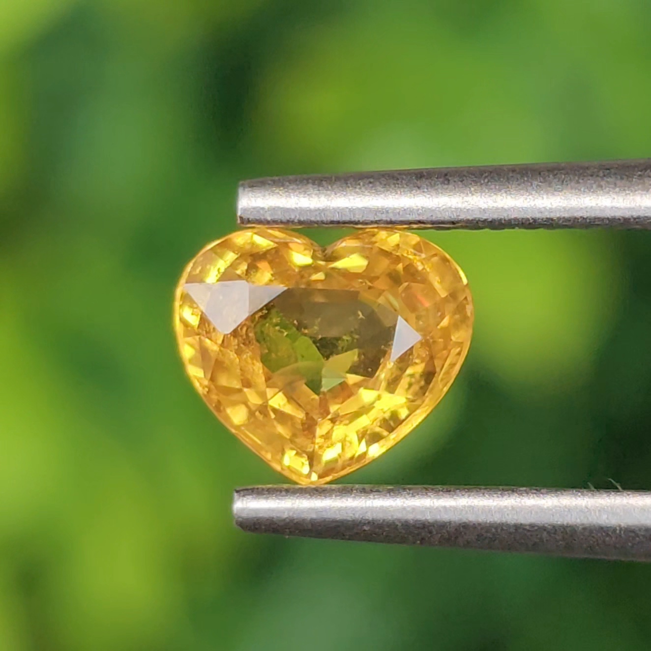 พลอย บุษราคัม yellow sapphire 0.85 กะรัต (Cts.) พลอยแท้ อัญมณีมงคลประจําวันเกิด เครื่องประดับพลอย