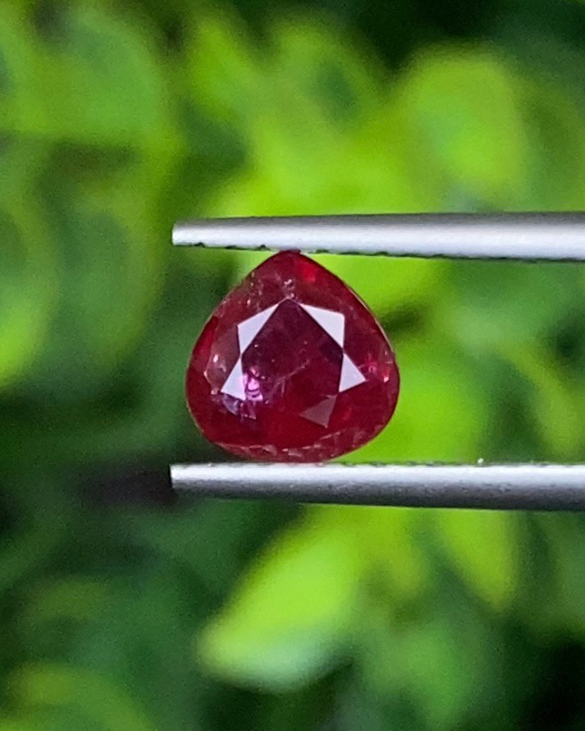 พลอย ทับทิม Ruby sapphire 1.18 กะรัต (Cts.) ดิบ Unheated พลอยแท้ อัญมณีมงคลประจําวันเกิด เครื่องประดับพลอย