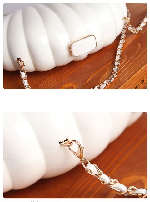 พร้อมส่ง Evening Clutch กระเป๋าออกงาน ทรงเปลือกหอย ใส่ของได้เยอะจุใจ สีขาวมุก มาพร้อมสายสะพายยาว