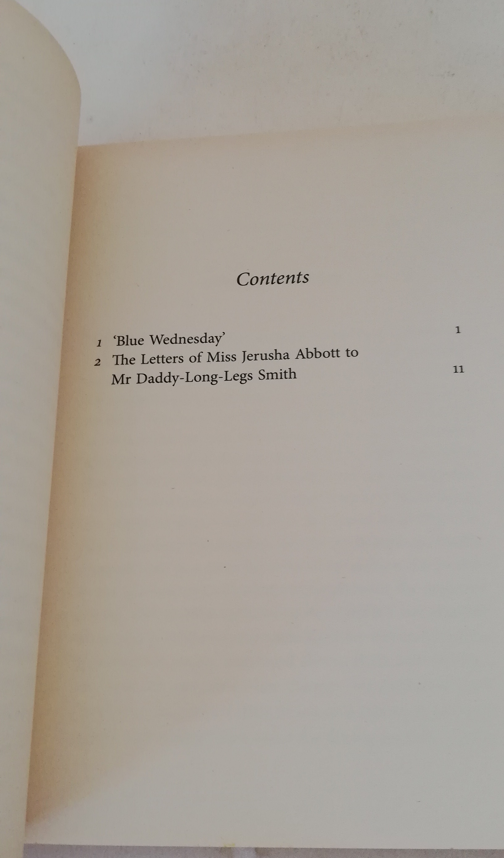 หนังสือนิยายเก่าภาษาอังกฤษ** หน้าแรกมีตำหนิตามภาพ แผ่นสุดท้ายมีรอยสก๊อตเทป หนังสือห่อปกพลาสติก, แด๊ดดี้ลองเลก Daddy long Leg โดย Jean Webster intriduced by Eva Ibbotson