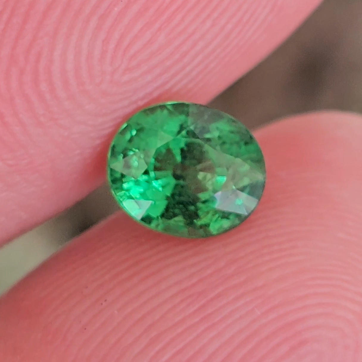 พลอย ซาโวไรท์ Tsavorite Garnet 1.06 กะรัต (Cts.) ดิบ Unheated พร้อมใบเซอร์ อัญมณีมงคลประจําวันเกิด เครื่องประดับพลอย