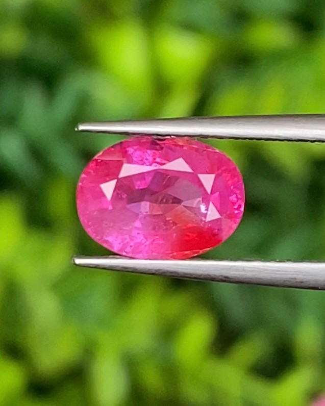 พลอย ทับทิม พม่า (Burmese Ruby Sapphire) *สีพิเศษ Vivid Pink - Red * พร้อมใบเซอร์ 2.29 กะรัต พลอยแท้ อัญมณีมงคลประจําวันเกิด เครื่องประดับพลอย
