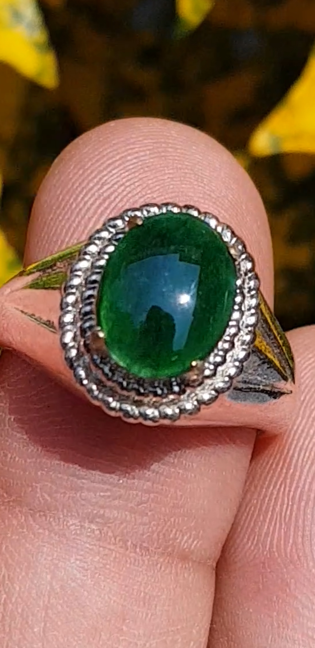 หยก พม่า แท้ Jade แหวนหยก 翡翠戒指 (Jadeite ring) 1.23 กะรัต (Cts.) ดิบ ไม่ผ่านการปรับปรุง (Type A) พม่า (Myanmar)