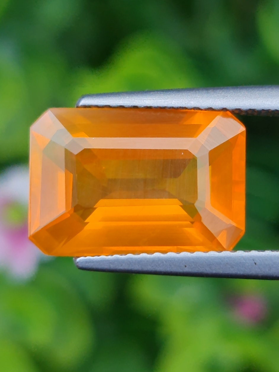 พลอย ไฟร์ โอปอล Fire Opal 4.33 กะรัต (Cts.) พลอยแท้ อัญมณีมงคลประจําวันเกิด เครื่องประดับพลอย