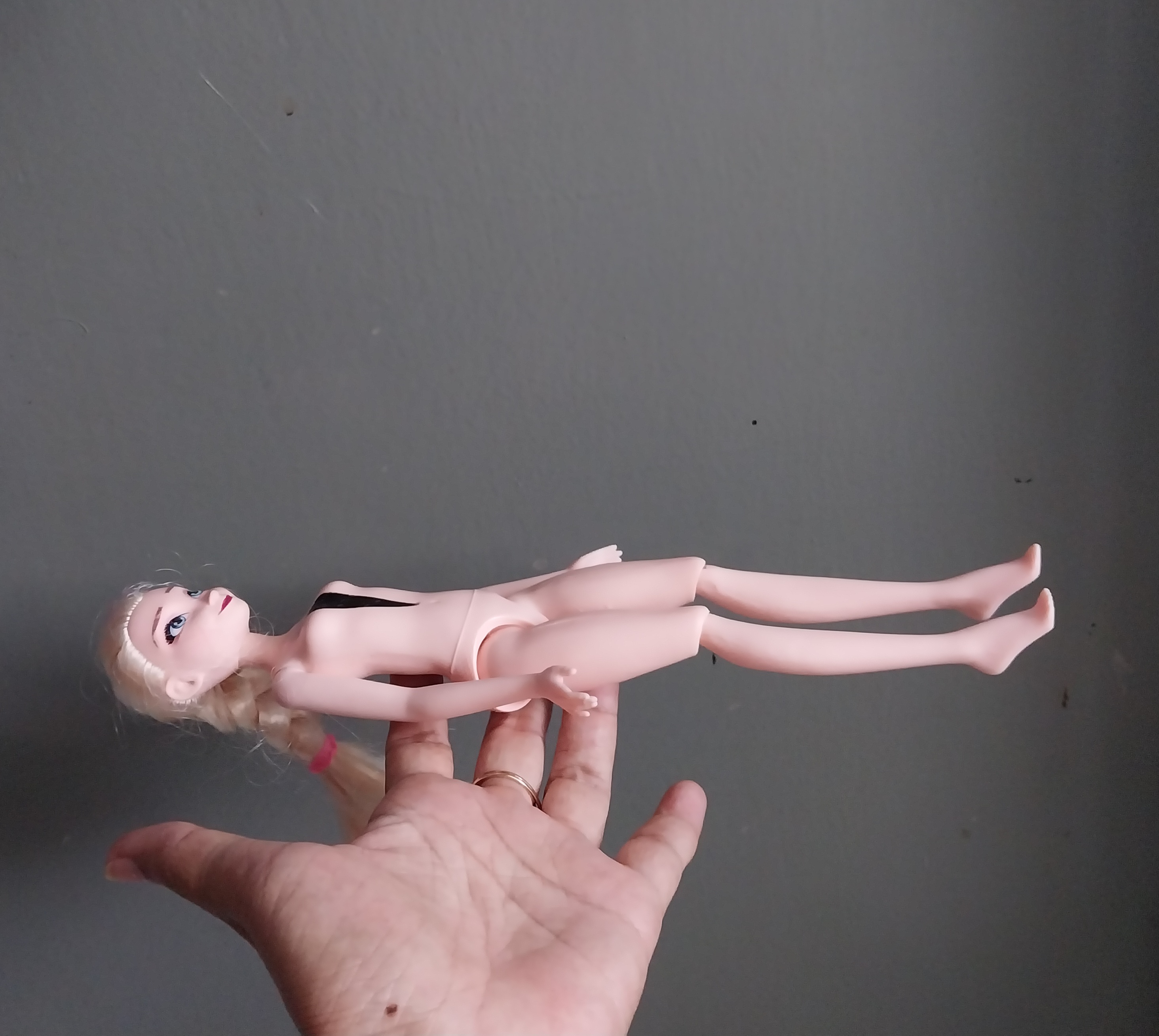 มีหลายภาพ ตุ๊กตาเอลซ่า จาก โฟรเซ่น1 งานเครื่อง**ระบบไฟไม่ติด โดยรวมสภาพดี