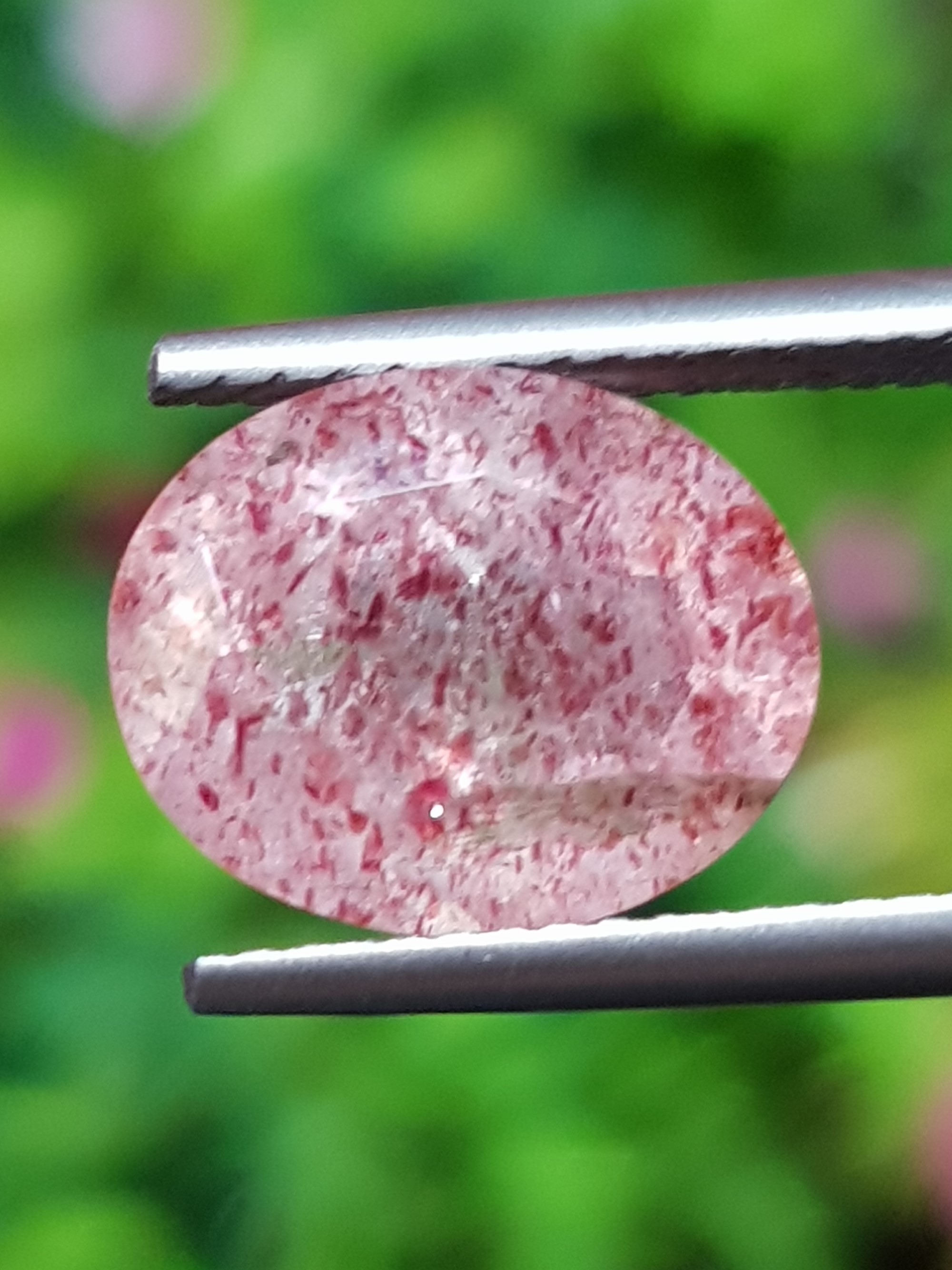 พลอย สตอเบอรี่ ควอตซ์ Strawberry Quartz 3.58 กะรัต (Cts.) พลอยแท้ อัญมณีมงคลประจําวันเกิด เครื่องประดับพลอย