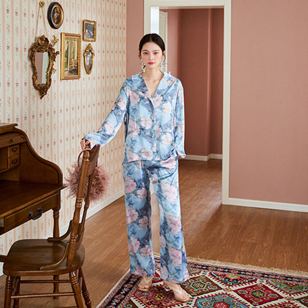 🚩พร้อมส่ง🚩ชุดนอนซาติน Silk Satin ไหมซาตินเกรดพรีเมี่ยม สีพาสเทลพิมพ์ลายดอกน่ารัก ผ้านุ่มลื่นละมุนผิว (ST121)