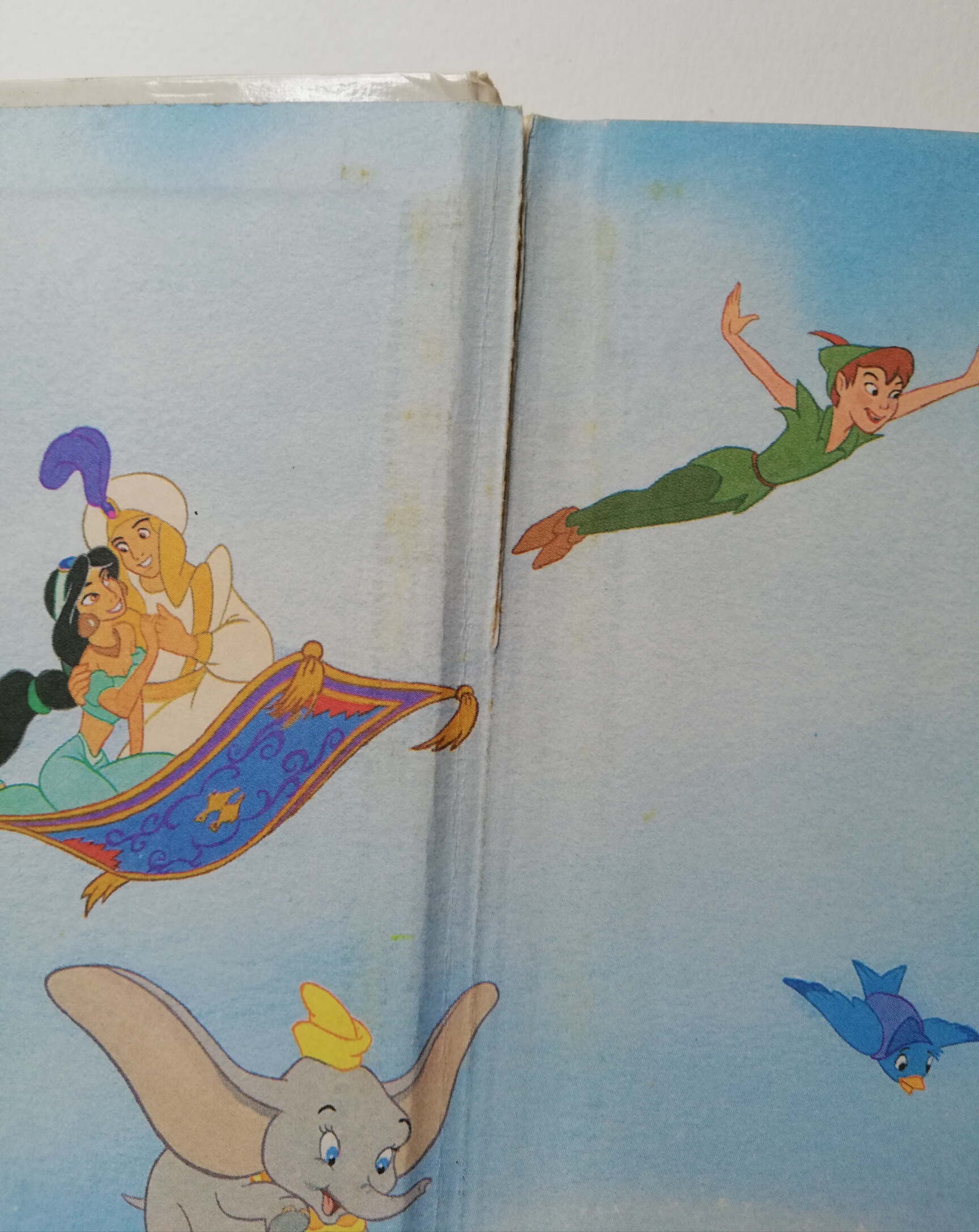 นิทานการ์ตูนจากวอลท์ ดิสนีย์ เล่มใหญ่ปกแข็ง "101 ดัลเมเชี่ยน"Walt Disney Cartoon -Tale , One Hundred and One DALMATIANS *หนังสือมีตำหนิ โปรดตรวจสอบทุกภาพ