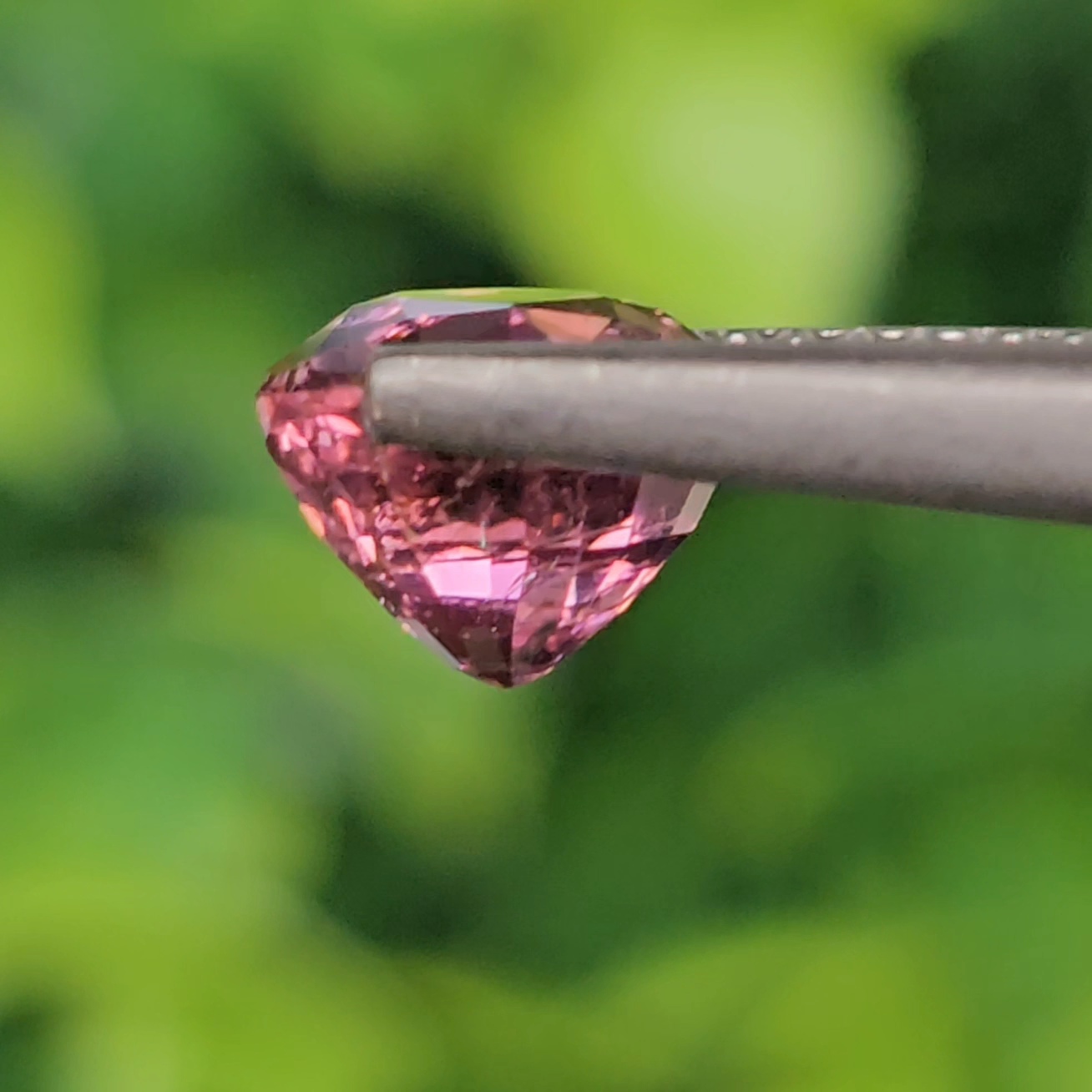 พลอย ชมพู ทัวร์มารีน (Pink Tourmaline) 1.32 กะรัต (Cts.) อัญมณีมงคลประจําวันเกิด เครื่องประดับพลอย
