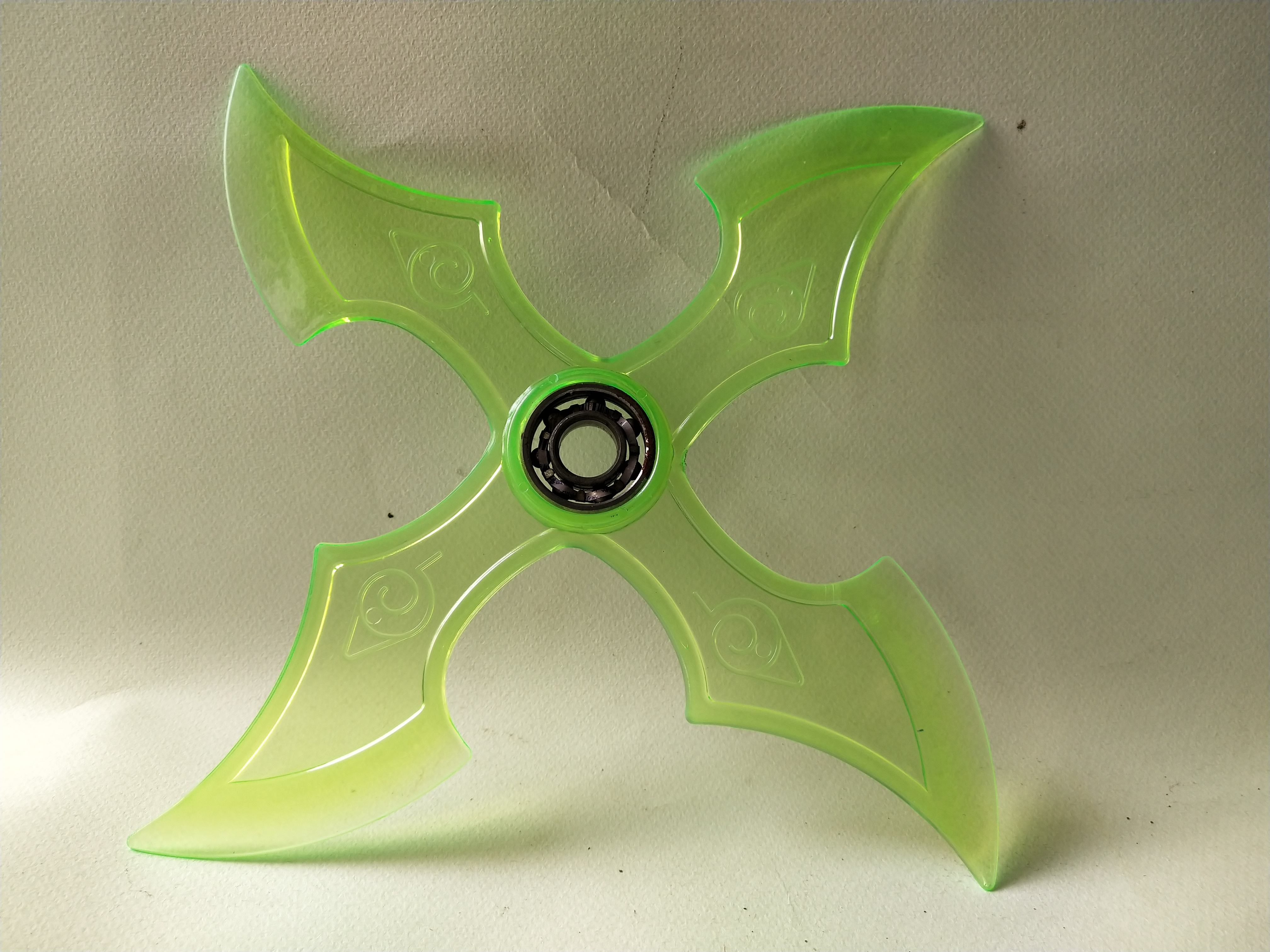 ของเล่นสำหรับสะสม อาวุธขว้างชูริเคนขนาดประมาณ 18 ซม. กรุณาเลือกแบบ (ราคาต่อชิ้น) วัสดุพลาสติก แตกหักได้ ตรงกลางเป็นเหล็ก มีน้ำหนัก