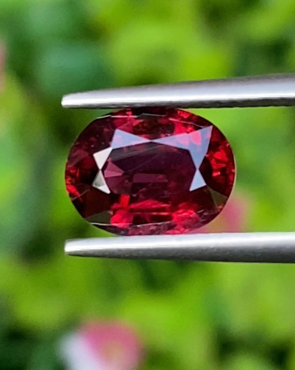 พลอย โรโดไลต์ กาเน็ท Rhodolite Garnet 2.23 กะรัต Cts.พลอยแท้ อัญมณีมงคลประจําวันเกิด เครื่องประดับพลอย