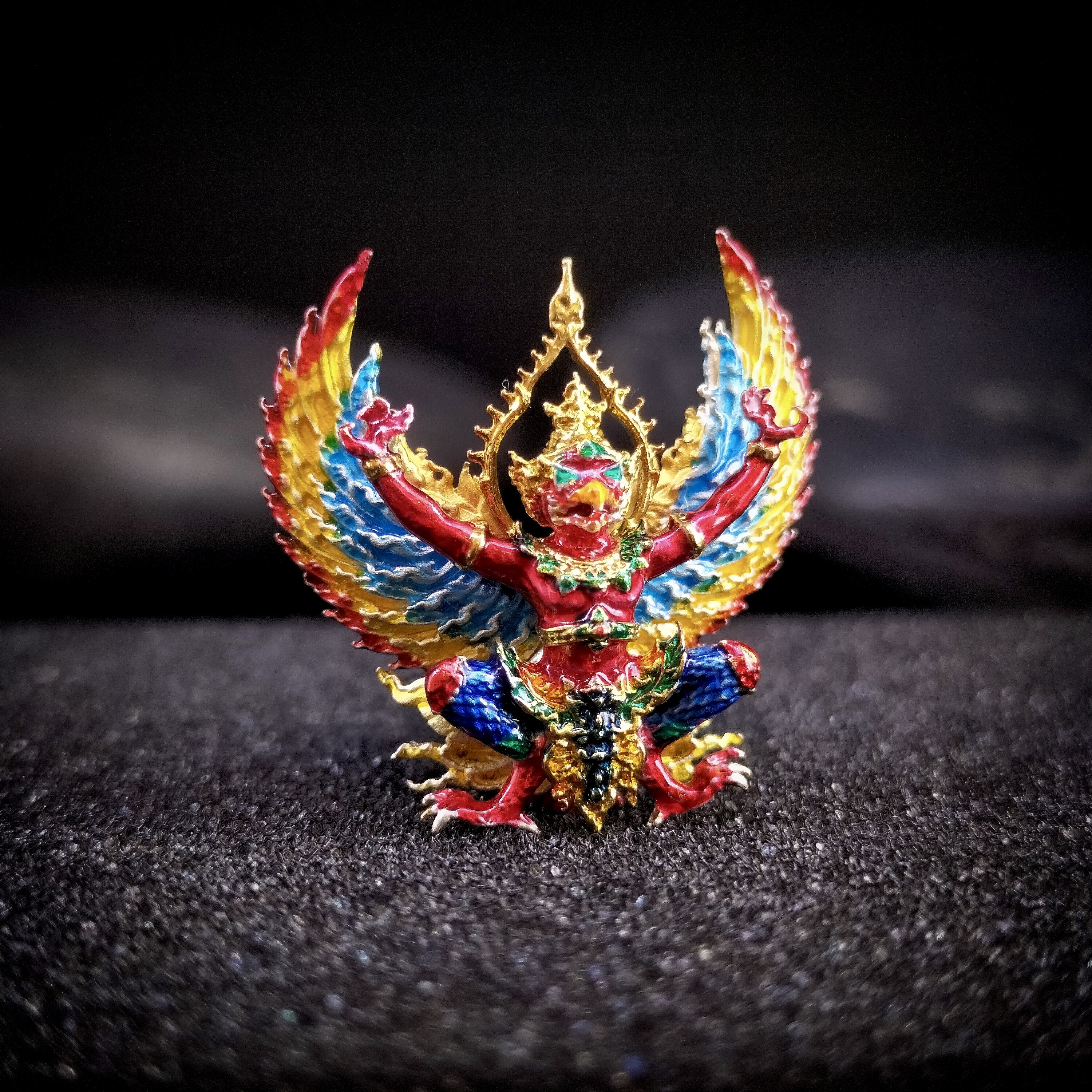 พญาครุฑประสิทธิ์เศรษฐี (พิมพ์เล็ก 2 cm) เนื้อสัมฤทธิ์ชุบ 2 กษัตริย์ ลงยาชาวดี