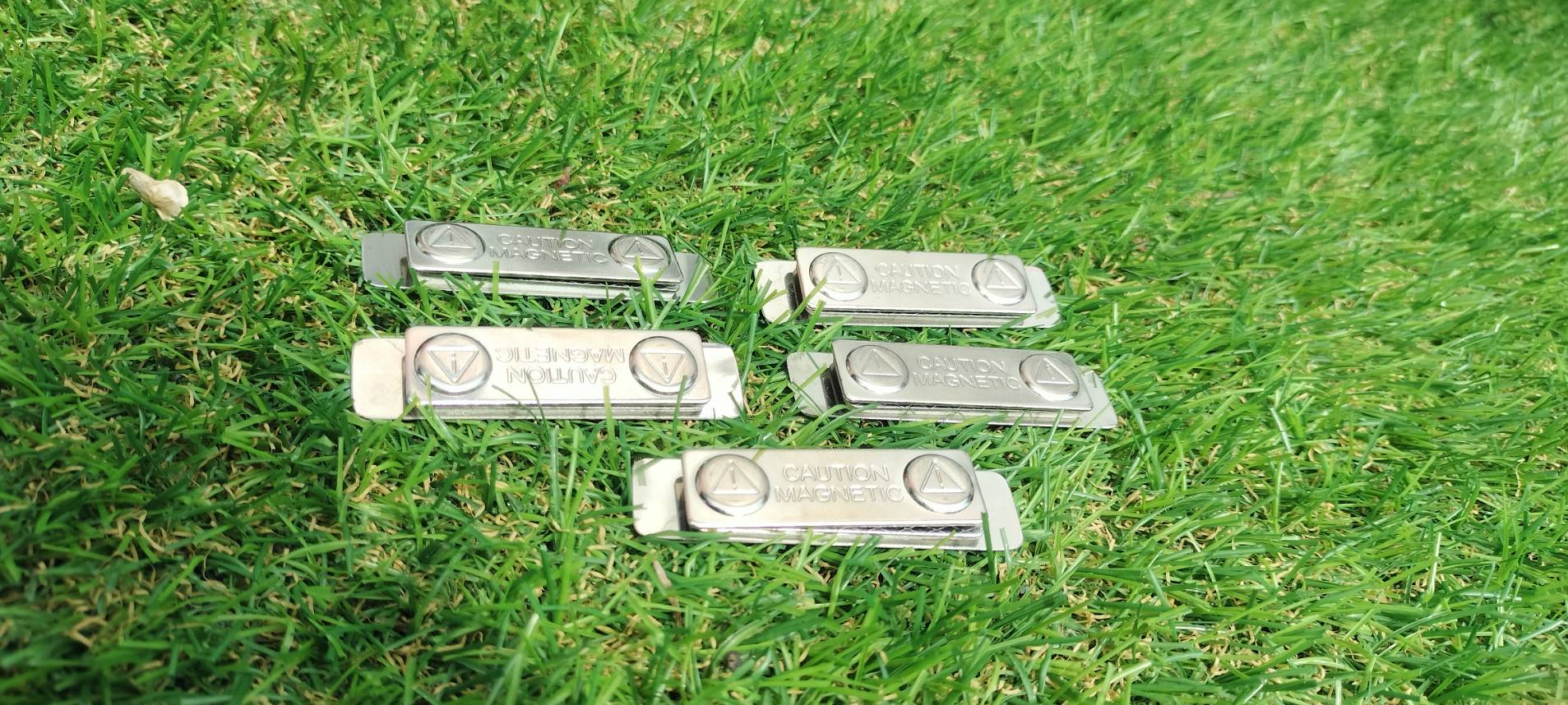 ป้ายสแตนเลสสีเงินแฮร์ไลน์กัดกรด ป้ายชื่อพนักงานติดแม่เหล็ก