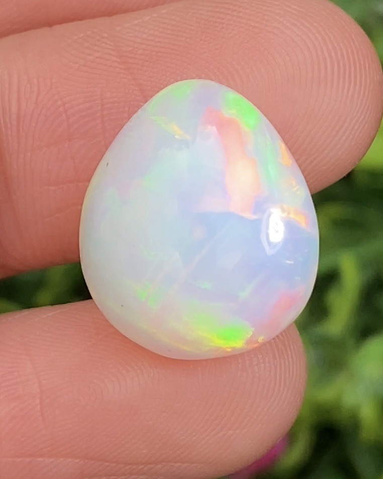 พลอย ไวท์ โอปอล White Opal 8.38 กะรัต (Cts.) พร้อมใบเซอร์ พลอยแท้ อัญมณีมงคลประจําวันเกิด เครื่องประดับพลอย