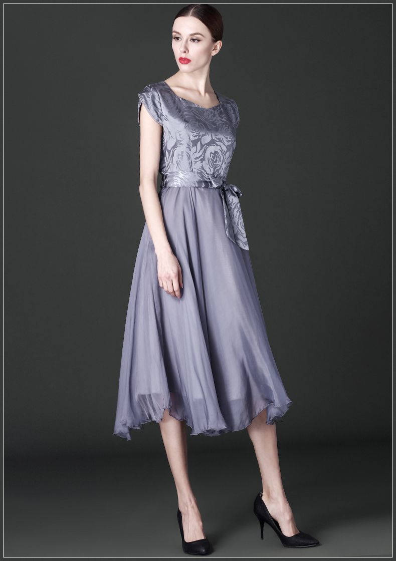 พร้อมส่ง ชุดเดรส/ชุดออกงาน/ชุดทำงาน สีเทา แขนสั้น พิมพ์ลายดอก ชายกระโปรงย้วย พร้อมโบว์คาดเอว (ซิปข้างลำตัว) ** เหลือเฉพาะไซส์ 2XL **